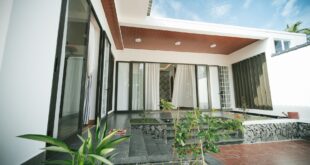 Rumah satu lantai mewah dengan desain modern, kolam renang, taman tropis, dan pencahayaan alami yang elegan.