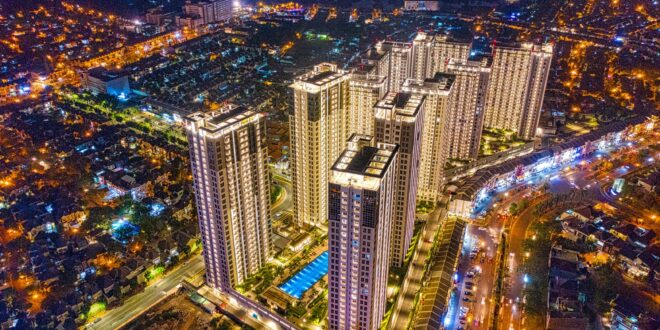 Foto tampilan modern perumahan Podomoro dengan taman hijau dan fasilitas lengkap di pusat kota