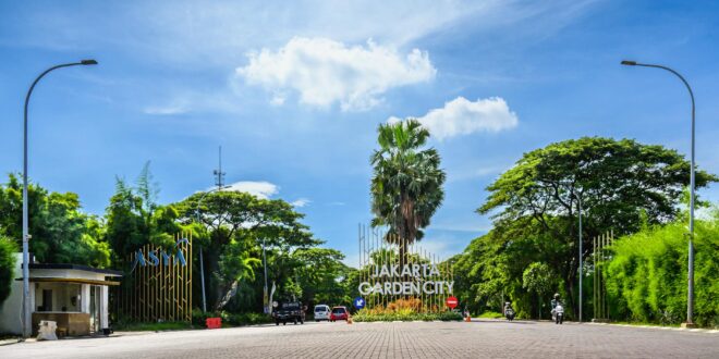 Promo perumahan menampilkan rumah modern dengan taman luas, harga terjangkau, dan fasilitas lengkap.
