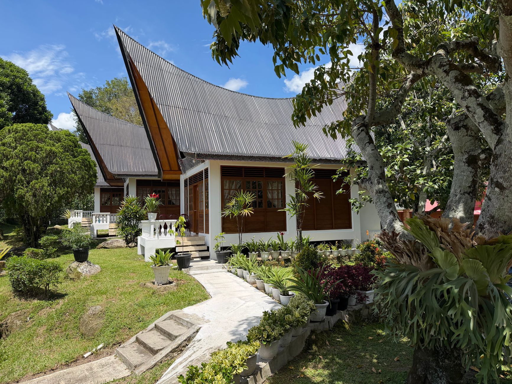 Rumah bersubsidi modern dengan desain minimalis, cocok untuk keluarga muda di kota besar