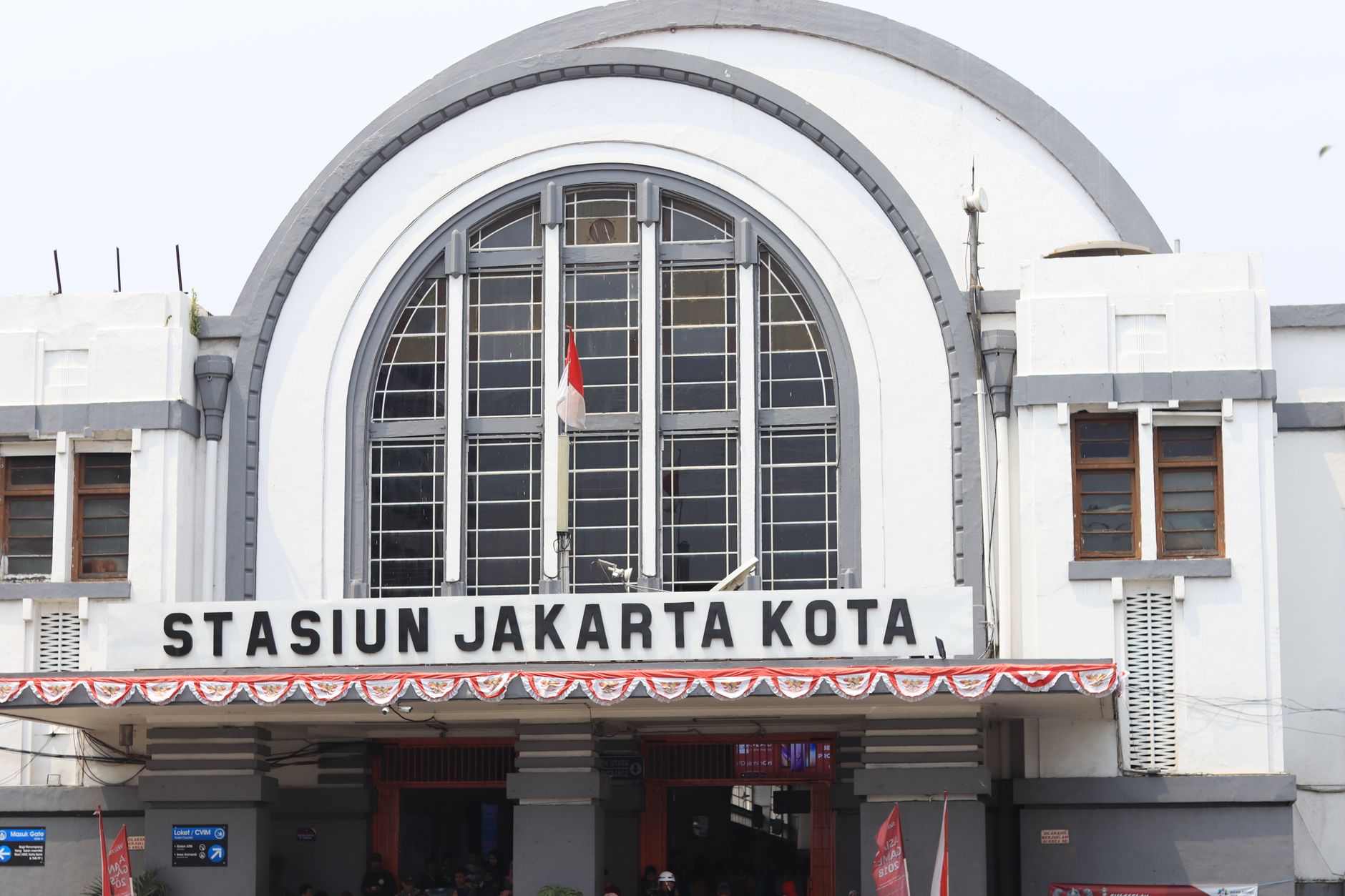 Rumah dekat stasiun kereta api untuk akses mudah