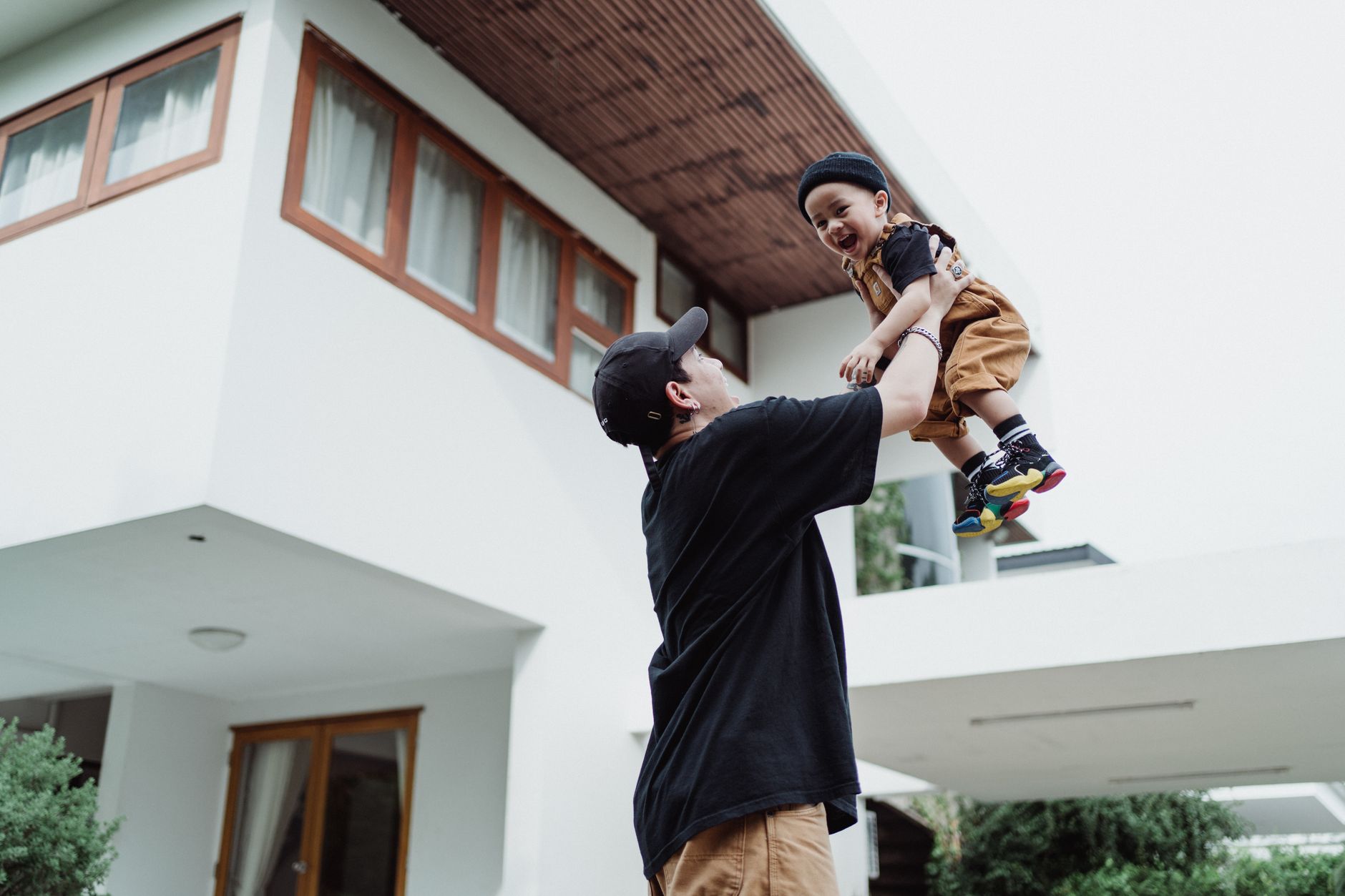 Foto tampilan antarmuka Lamudi Rumah menampilkan pencarian properti modern untuk beli atau sewa.