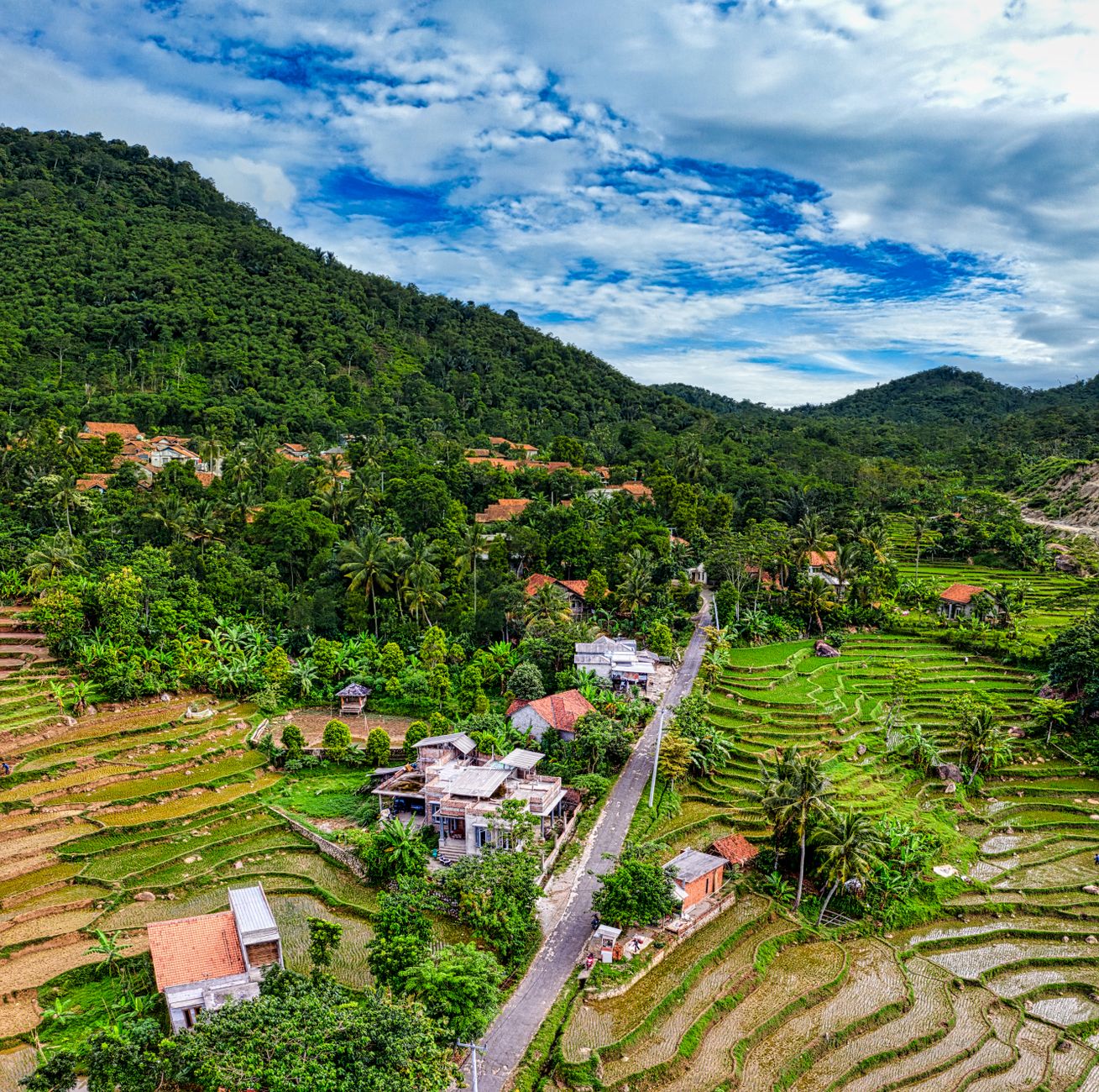 Griya Pesona Cileungsi, hunian modern dengan taman hijau dan akses mudah ke pusat kota.