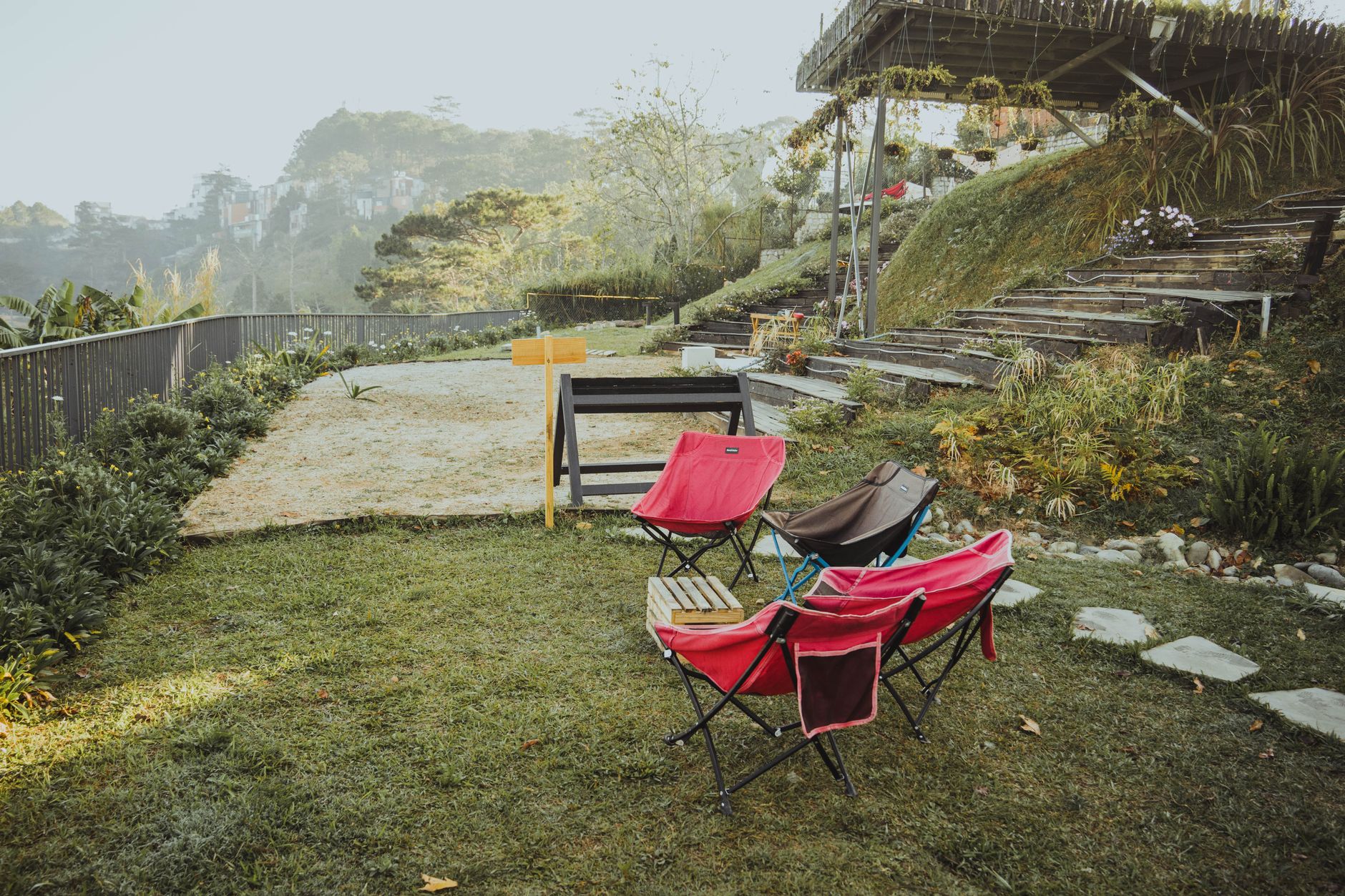 Pemandangan hijau Sereneia Hills di Lebak Bulus, tempat ideal berolahraga, bersantai, dan menikmati sunrise kota Jaka...
