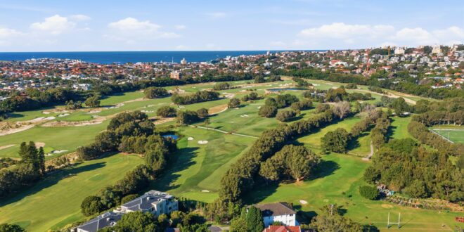 Pemandangan lapangan golf Cimanggis Golf Estate dengan harga properti terbaru.